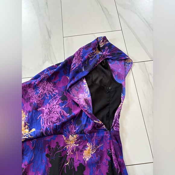 Le Château Luxe Silk One-Shoulder Mini Dress size Large - Picture 6 of 9